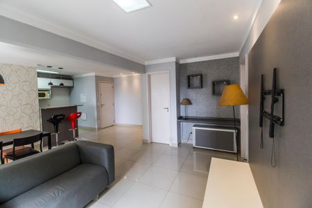 Sala de apartamento para alugar com 1 quarto, 68m² em Jardim Tupanci, Barueri