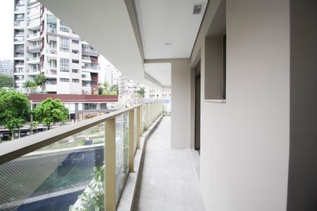 Apartamento à venda com 222m², 3 quartos e 3 vagasVaranda da Suíte 