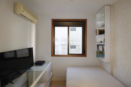 Quarto de apartamento para alugar com 2 quartos, 67m² em Passo D’areia, Porto Alegre