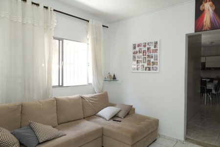 Sala de casa à venda com 3 quartos, 200m² em Conjunto Habitacional A. E. Carvalho, São Paulo