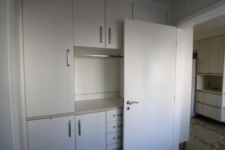 Apartamento à venda com 130m², 3 quartos e 2 vagas Apartamento à venda com 130m², 3 quartos e 2 vagasÁrea de Serviço