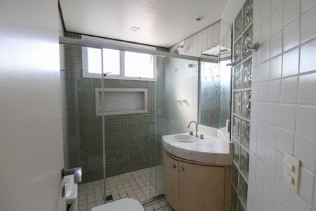 Apartamento à venda com 130m², 3 quartos e 2 vagas Apartamento à venda com 130m², 3 quartos e 2 vagasBanheiro da Suíte 2