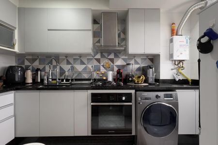 Apartamento à venda com 58m², 2 quartos e 1 vaga Apartamento à venda com 58m², 2 quartos e 1 vagaCozinha e Área de Serviço