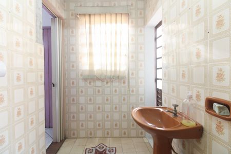 Casa à venda com 231m², 3 quartos e 4 vagas Casa à venda com 231m², 3 quartos e 4 vagasEdícula - Banheiro