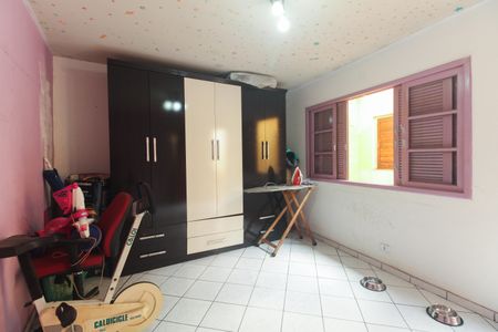 Casa à venda com 231m², 3 quartos e 4 vagas Casa à venda com 231m², 3 quartos e 4 vagasEdícula - Quarto