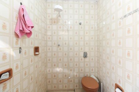 Casa à venda com 231m², 3 quartos e 4 vagas Casa à venda com 231m², 3 quartos e 4 vagasEdícula - Banheiro