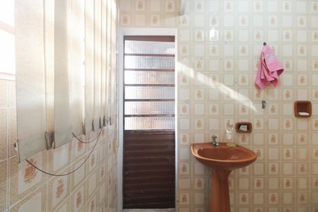 Casa à venda com 231m², 3 quartos e 4 vagas Casa à venda com 231m², 3 quartos e 4 vagasEdícula - Banheiro