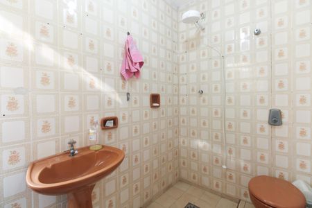 Casa à venda com 231m², 3 quartos e 4 vagas Casa à venda com 231m², 3 quartos e 4 vagasEdícula - Banheiro