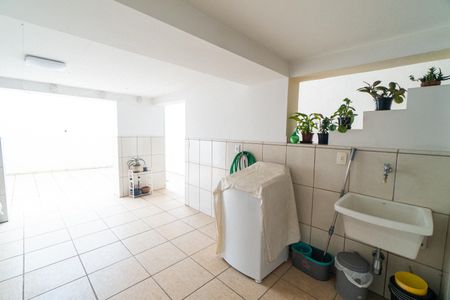 Casa à venda com 162m², 3 quartos e 2 vagas Casa à venda com 162m², 3 quartos e 2 vagasLavanderia