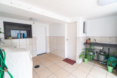 Casa à venda com 162m², 3 quartos e 2 vagas Casa à venda com 162m², 3 quartos e 2 vagasLavanderia