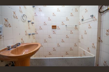 Apartamento à venda com 74m², 2 quartos e 1 vagaBanheiro Social