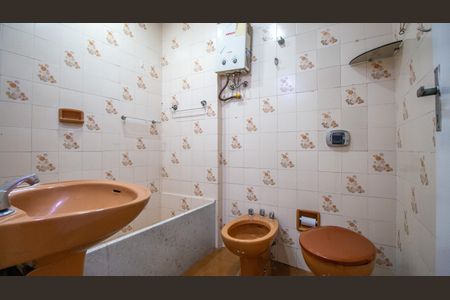 Apartamento à venda com 74m², 2 quartos e 1 vagaBanheiro Social