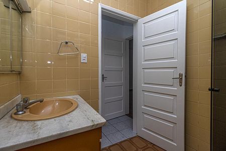 Casa à venda com 190m², 3 quartos e 2 vagasBanheiro