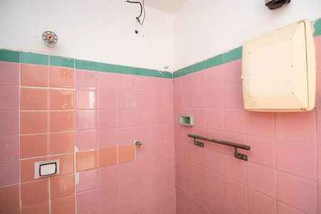 Casa à venda com 81m², 3 quartos e sem vaga Casa à venda com 81m², 3 quartos e sem vagaBanheiro