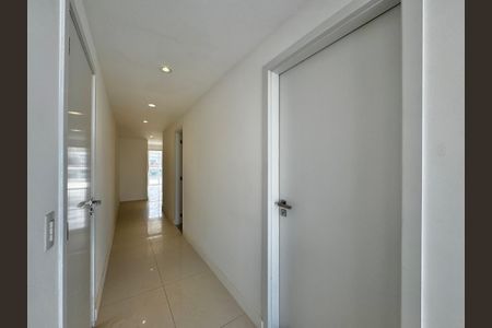 Apartamento para alugar com 382m², 3 quartos e 3 vagas Apartamento para alugar com 382m², 3 quartos e 3 vagasCorredor