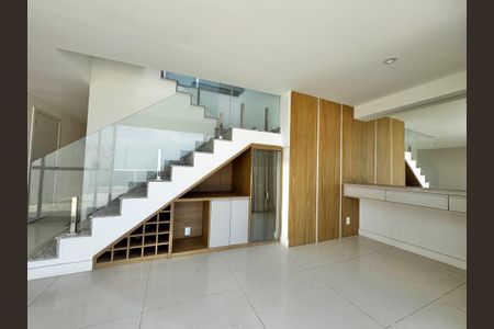Apartamento para alugar com 382m², 3 quartos e 3 vagas Apartamento para alugar com 382m², 3 quartos e 3 vagasSala