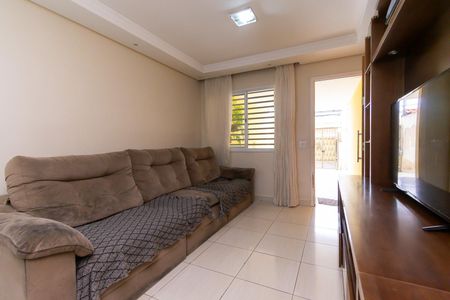 Casa à venda com 102m², 3 quartos e 2 vagasSala