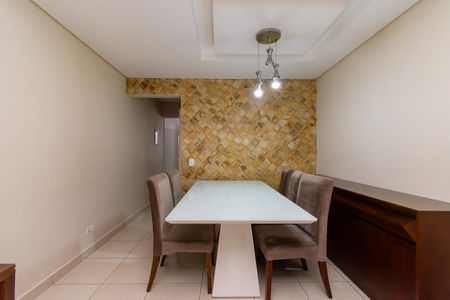 Casa à venda com 102m², 3 quartos e 2 vagasSala