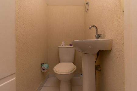 Casa à venda com 102m², 3 quartos e 2 vagasLavabo