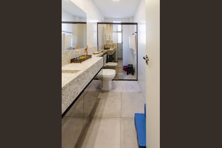 Apartamento à venda com 177m², 3 quartos e 3 vagas Apartamento à venda com 177m², 3 quartos e 3 vagasBanheiro social 1