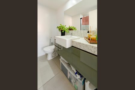 Apartamento à venda com 177m², 3 quartos e 3 vagas Apartamento à venda com 177m², 3 quartos e 3 vagasBanheiro social 2