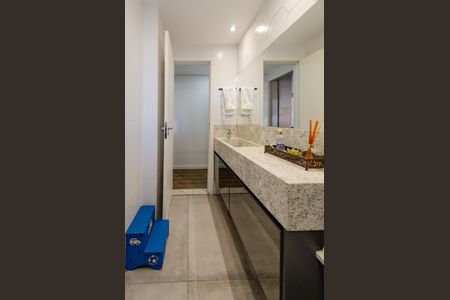 Apartamento à venda com 177m², 3 quartos e 3 vagas Apartamento à venda com 177m², 3 quartos e 3 vagasBanheiro social 1