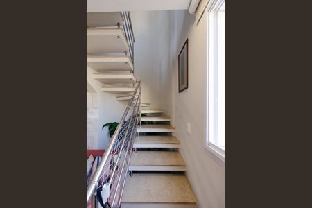 Apartamento à venda com 177m², 3 quartos e 3 vagas Apartamento à venda com 177m², 3 quartos e 3 vagasEscada