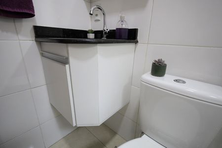 Apartamento à venda com 80m², 2 quartos e 2 vagas Apartamento à venda com 80m², 2 quartos e 2 vagasBanheiro da Suíte