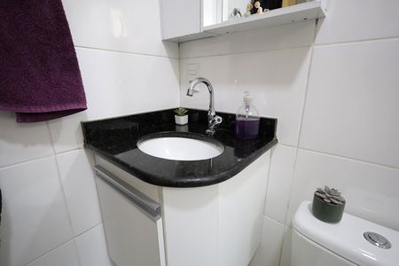 Apartamento à venda com 80m², 2 quartos e 2 vagas Apartamento à venda com 80m², 2 quartos e 2 vagasBanheiro da Suíte