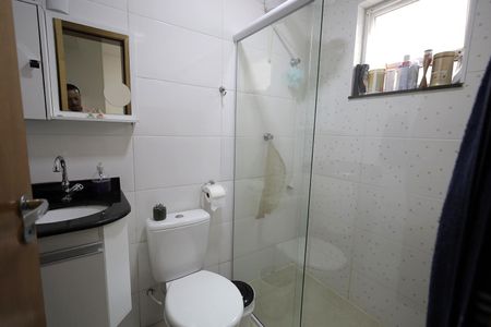 Apartamento à venda com 80m², 2 quartos e 2 vagas Apartamento à venda com 80m², 2 quartos e 2 vagasBanheiro da Suíte