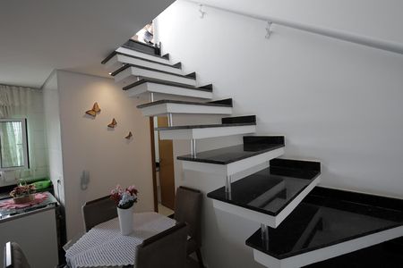 Apartamento à venda com 80m², 2 quartos e 2 vagas Apartamento à venda com 80m², 2 quartos e 2 vagasEscada