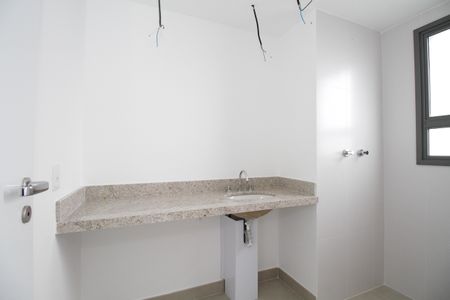 Apartamento à venda com 77m², 2 quartos e 1 vaga Apartamento à venda com 77m², 2 quartos e 1 vagaBanheiro da Suíte 2