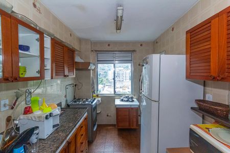 Apartamento para alugar com 240m², 4 quartos e 2 vagas Apartamento para alugar com 240m², 4 quartos e 2 vagasCozinha e Área de Serviço