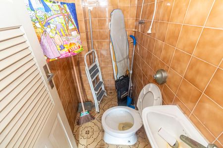 Apartamento para alugar com 240m², 4 quartos e 2 vagas Apartamento para alugar com 240m², 4 quartos e 2 vagasBanheiro de serviço