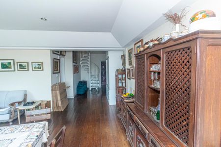 Apartamento para alugar com 240m², 4 quartos e 2 vagas Apartamento para alugar com 240m², 4 quartos e 2 vagasSala