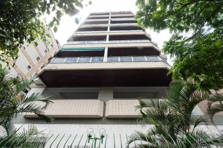 Apartamento para alugar com 240m², 4 quartos e 2 vagas Apartamento para alugar com 240m², 4 quartos e 2 vagasFachada