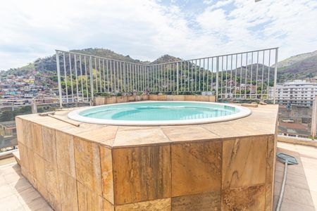 Apartamento para alugar com 240m², 4 quartos e 2 vagas Apartamento para alugar com 240m², 4 quartos e 2 vagasTerraço