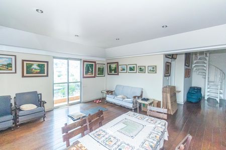 Apartamento para alugar com 240m², 4 quartos e 2 vagas Apartamento para alugar com 240m², 4 quartos e 2 vagasSala