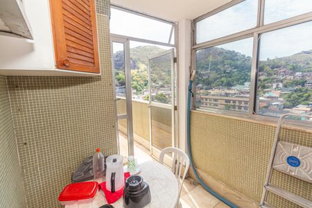 Apartamento para alugar com 240m², 4 quartos e 2 vagas Apartamento para alugar com 240m², 4 quartos e 2 vagasTerraço