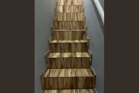 Escada de casa para alugar com 4 quartos, 150m² em Vila Bela Vista (Zona Norte), São Paulo