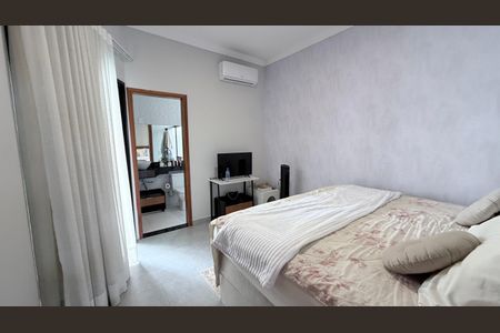 Casa à venda com 118m², 3 quartos e 2 vagasSuíte