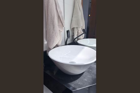 Casa à venda com 118m², 3 quartos e 2 vagasBanheiro