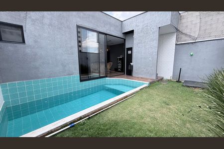 Casa à venda com 118m², 3 quartos e 2 vagasPiscina