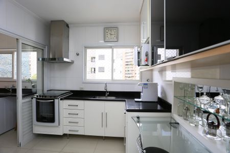 Apartamento à venda com 119m², 3 quartos e 2 vagas Apartamento à venda com 119m², 3 quartos e 2 vagasCozinha