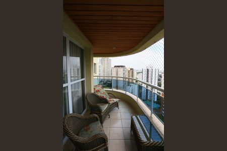 Apartamento à venda com 119m², 3 quartos e 2 vagas Apartamento à venda com 119m², 3 quartos e 2 vagasVaranda