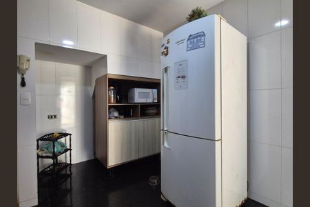 Casa à venda com 360m², 2 quartos e 2 vagas Casa à venda com 360m², 2 quartos e 2 vagasCozinha