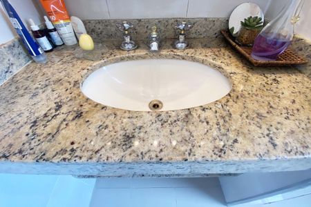 Apartamento à venda com 105m², 2 quartos e 1 vaga Apartamento à venda com 105m², 2 quartos e 1 vagaBanheiro Social