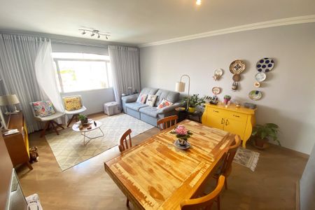 Apartamento à venda com 105m², 2 quartos e 1 vaga Apartamento à venda com 105m², 2 quartos e 1 vagaSala