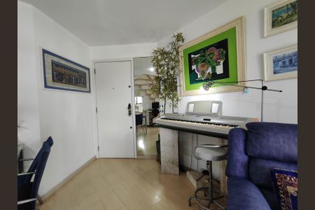 Sala de apartamento à venda com 2 quartos, 74m² em Barra da Tijuca, Rio de Janeiro