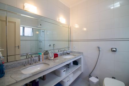 Casa de condomínio à venda com 315m², 5 quartos e 3 vagasBanheiro da Suíte 2